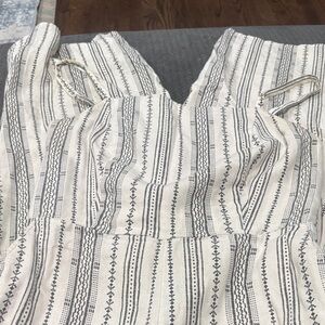 🟢10/$10 - Old Navy Black and White Patterned Jumpsuit